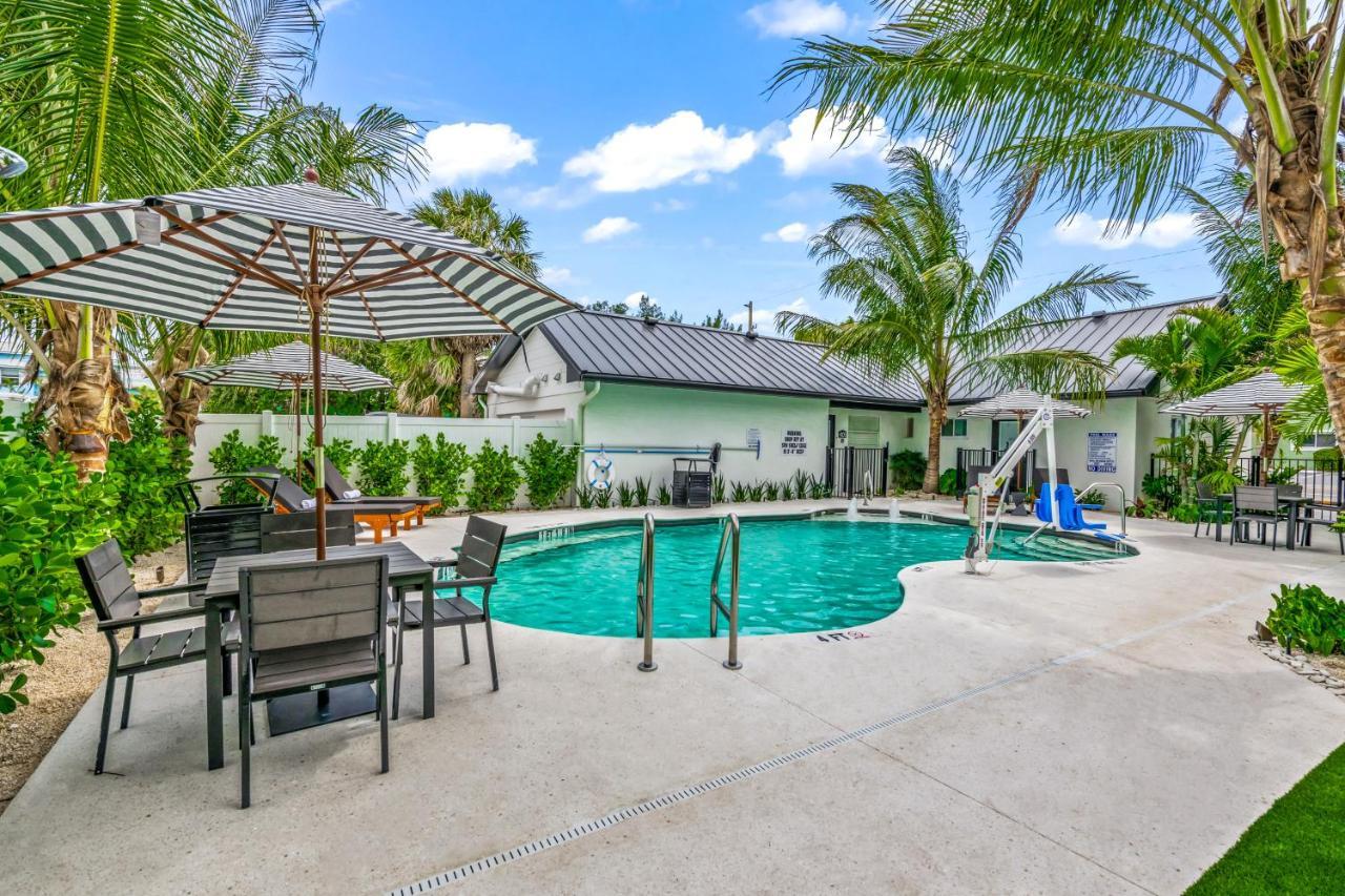 The Retreat At Anna Maria Island Inn Брадентон-Бич Экстерьер фото